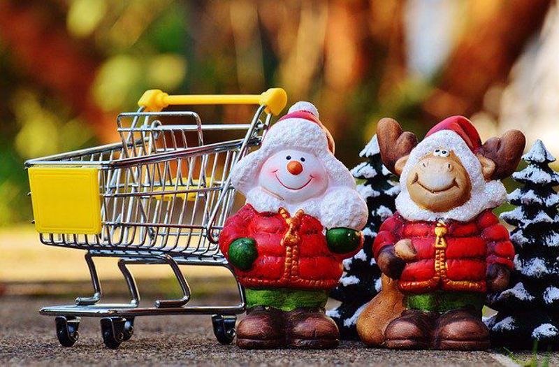How to Save Money on Christmas Shopping